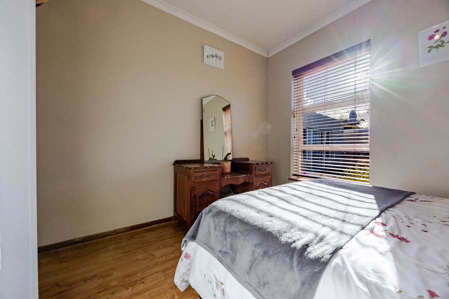 3 Bedroom Property for Sale in Lakeside Western Cape
